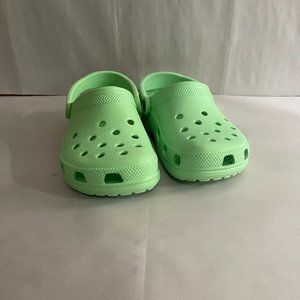 CROCS Classic Clog - Size W7 M5 - Light green